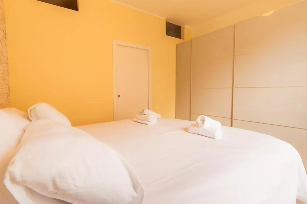 Rosolino House Porta Venezia Cozy E Wi-Fi Milan 0*,  Italy