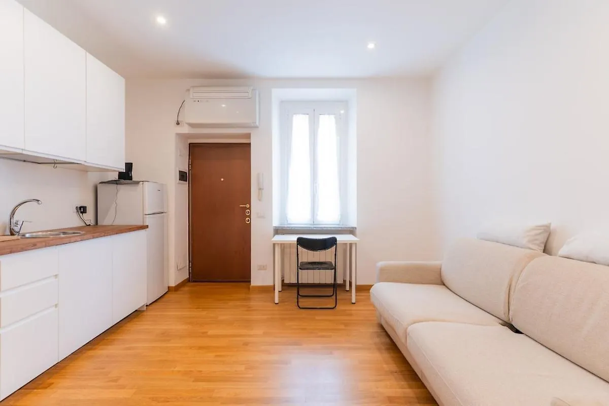 Rosolino House Porta Venezia Cozy E Wi-Fi Milan 0*,  Italy